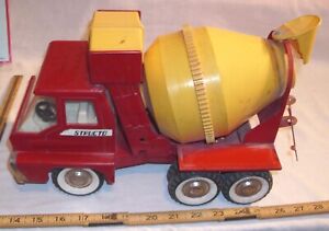 STRUCTO TURBINE STYLE CEMENT MIXER TRUCK PRESSED STEEL TOY 1960s IN RED