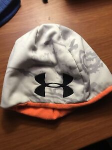Under Armour White Camo Hat Winter Outdoor Reversible Ski Snow Beanie Used