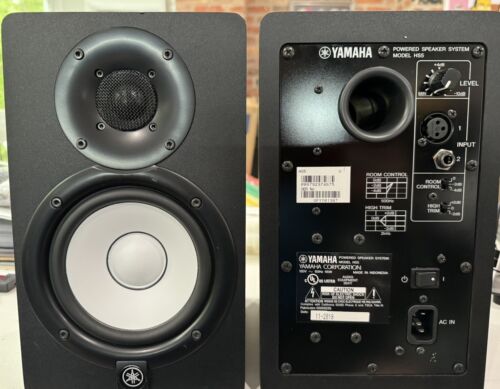 YAMAHA HS5 POWERED STUDIO MONITOR PAIR-BLACK   Mint. PWR Cable Included