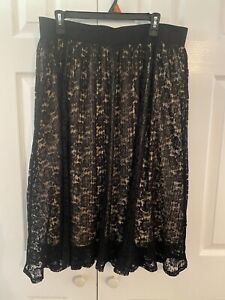 Lane Bryant womans size 14/16 floral lace trim skirt. Stretchy Elastic Wasteband