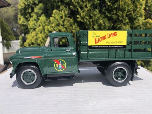 1:25 ERTL 1957 Chevy Stake Truck Diecast NYS Electric Green New In Box