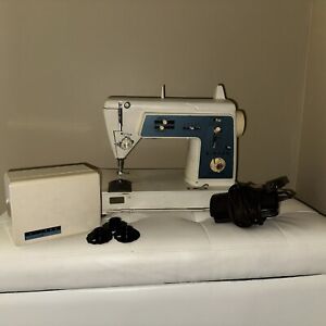Vintage SINGER 645 Touch & Sew Deluxe Sewing Machine with Accessories and Pedal
