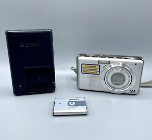 New ListingSony Cyber Shot DSC-S980 12.1MP Digital Camera Black W/ Battery and Charger