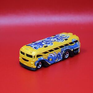 2004 Hot Wheels #140 Surfin' S'Cool Bus Yellow HW Tag Rides 1:64 Loose 5sp