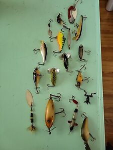 New Listing17 Vintage Fishing Lures - Lot of 17 See Pictures For Details.