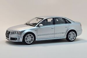Maxichamps 1:43-Scale Audi RS 4 (B7) | Silver | 940014601