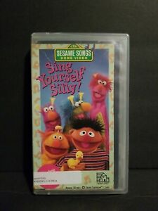 Sesame Street - Sing Yourself Silly (VHS, 1990) hard case library rental