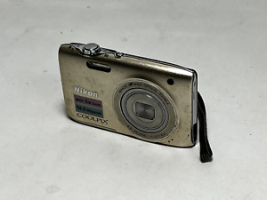 Nikon COOLPIX S3100 14.0MP Digital Camera - Silver