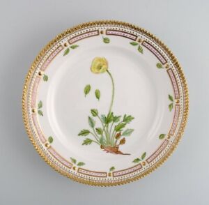 Royal Copenhagen Flora Danica lunch plate in hand-painted porcelain with flowers