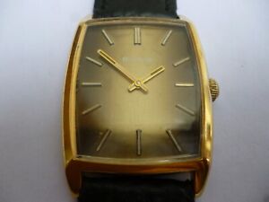 VINTAGE BULOVA WATCH RECTANGLE CASE, HAND WINDING  IN GOOD WORKING CONDITION