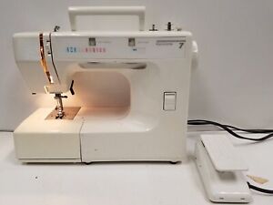 Kenmore 7 Sewing Machine Model 385.11607090 with Foot Pedal