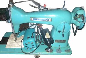 1950s Good Housekeeper Sewing Machine & Accessories VTG