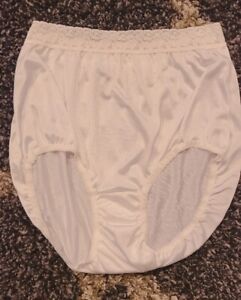 90's Vintage Hanes Her Way 100%  nylon panties w/tags size 5-10 Wide Lace