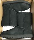 UGG W Classic Short II Cold Weather / Snow Boots - Size 9 - PreOwned/Light Wear