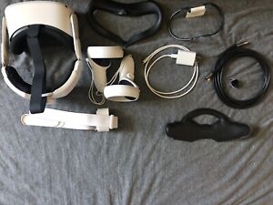 Meta Oculus Quest 2 128GB Virtual Reality Headset - Slightly damaged+Accessories