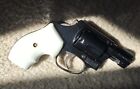 SMITH & WESSON IMITATION IVORY J FRAME BOOT GRIPS