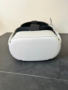 oculus quest 2 128gb used with controllers, Carrying Case, and Back up Battery