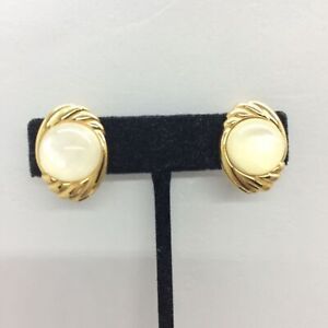 VINTAGE 80S MONET CLIP ON EARRINGS CABOCHON  GOLD TONE RUNWAY QUIET LUXURY