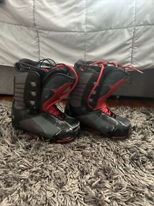 New Listingdeeluxe  Mens snowboard boots Size 9