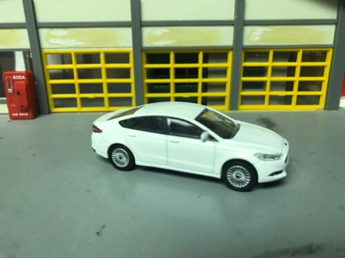 1/64 2013 FORD FUSION /WHITE/BLK INT/ ECCO-BOOST ENG/ALLOY WHL/RUBBER TIRES