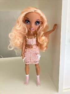 New ListingRainbow High Georgia Bloom Articulated Fashion Doll Curly Peach Hair