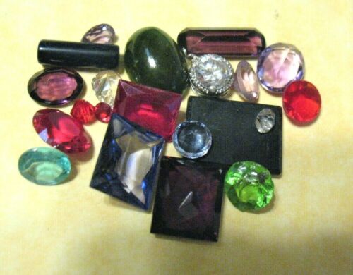 GEMSTONE LOT OF 18 PIECES TAKEN OUT OF SCRAP GOLD RINGS ETC #106