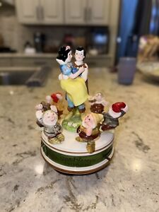 Vintage Disney Snow White Schmid music box “someday Prince Will Come” 3865/7500