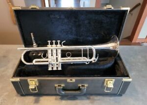 Yamaha Xeno YTR-8335 Bb Trumpet W/ Case , Mouthpiece , Papers