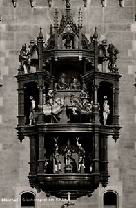 Munich Germany Marienplatz Rathaus-Glockenspiel Clock Postcard
