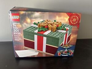 LEGO Seasonal: Christmas Gift Box (40292) (Open w/ All Pieces)