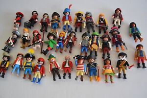 PLAYMOBIL VINTAGE PIRATE FIGURES - HATS - WEAPONS  LOT OF 30+ & MORE (DKR42)