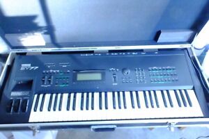 Yamaha SY77 Vintage Synthesizer Keyboard w/Hard Case #01359 171113