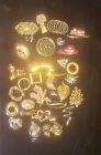 Lot Of 31 Vintage  Faux Rhinestone, Pearl,  Gold & Silver Tone Brooch Pins