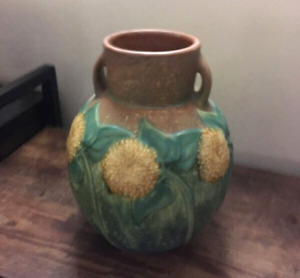 New ListingRoseville Pottery #493-9 Sunflower Art Pottery Vase Mint & Lovely