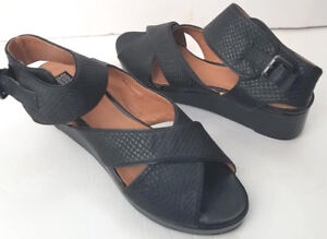 New Deena & Ozzy  wedge women's sandals size  9 Narrow