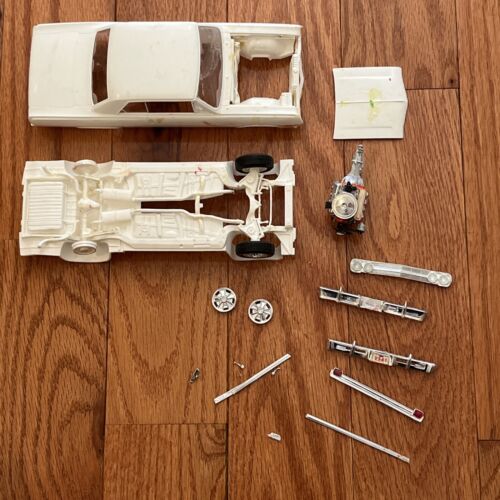 REVELL 1;25 65 CHEVELLE SS 396 MODEL PARTS LOT