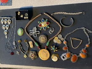 Vintage Junk Drawer Collectibles, L3$$$Jewelry, Trinkets , Miscellaneous Lot