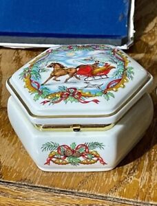 Christmas Music Box Porcelain Ceramic W/ Gold Rim (Horse Sleigh) Works Great