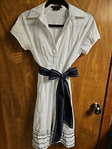BCBG women's White A Line Collared dress size 0 navy Embroidery Vintage Style