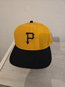 New ListingVintage Pittsburgh Pirates Roman Pro Fitted Baseball Hat Size 7 1/4 MLB Cap