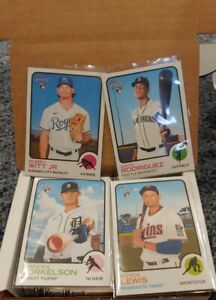 2022 Topps Heritage High Number COMPLETE BASE SET of (200) Cards #501-700