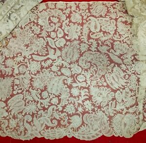 EXCEPTIONAL BAND OR RUFFLE IN FINE BRUSSELS LACE. HAND EMBROIDERY. BELGIUM. XIX