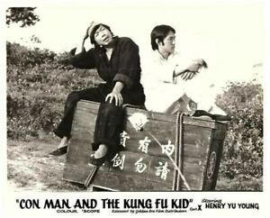 Con Man and the Kung Fu Kid Original Lobby Card  Yung Henry Yu Wu Ma sit on box
