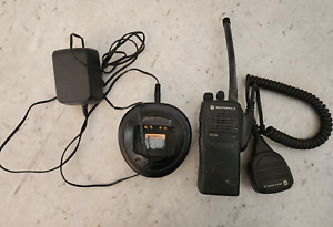 Motorola HT750 Handheld Radio with Charger Walkie Talkie
