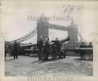 1948 Press Photo U.S.Sailors from USS Valley Forge Relax at Tower of London