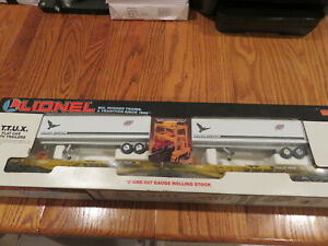 Lionel Trains- Chicago and Northwestern TTUX Flatcar Set - NEW w/Outer Box