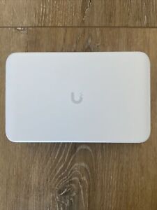 Ubiquiti Networks USW-Lite-8-PoE Gigabit Ethernet Switch (will not adopt)