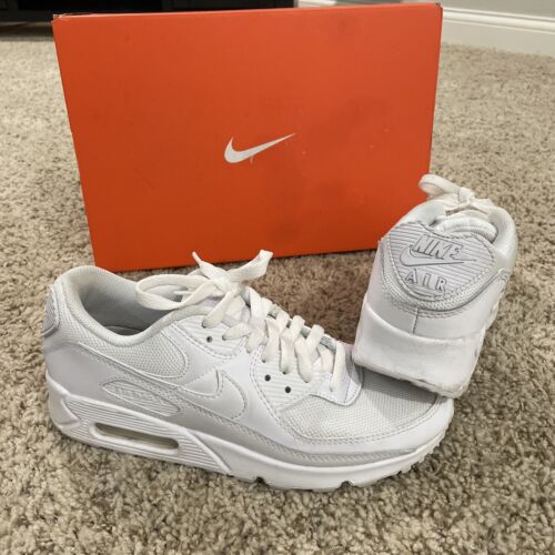 Nike Air Max 90 Running Shoes Triple White Style #CQ2560-100 Women’s Sz 9
