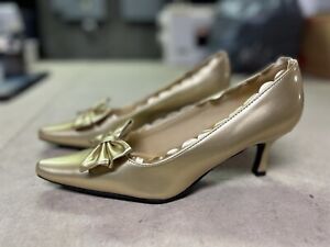 New ListingEY Boutique Gold Faux Leather Pumps Shoes w/ Bow 10 M