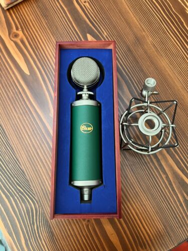 Blue Microphone Kiwi Multi-pattern Condenser Microphone + Shockmount